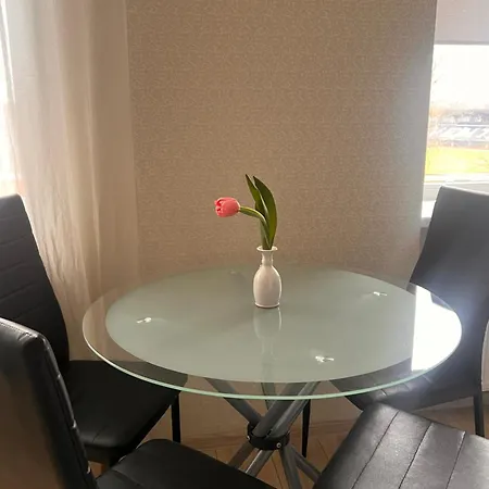 R Un S Apartment *